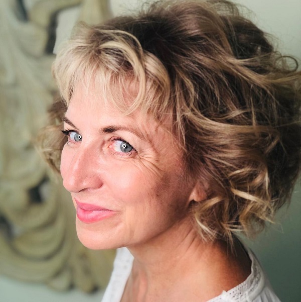 short curly hairstyle for women over 50
