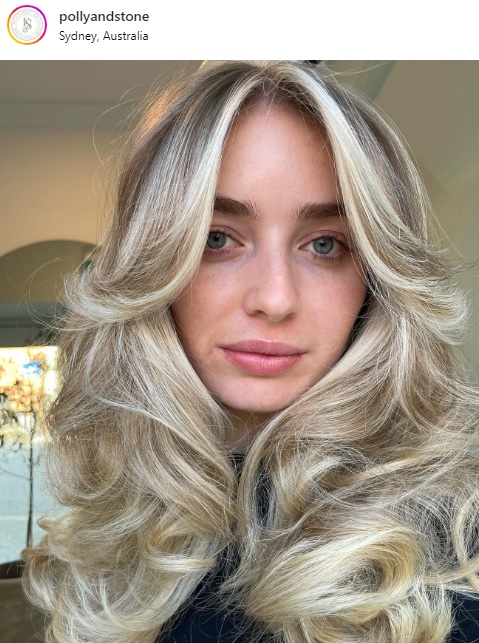 light blonde layered cut with highlights rom-com hair