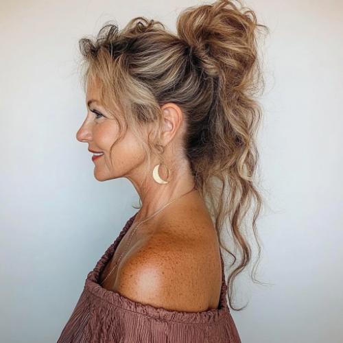 Ponytail hairstyle for a woman over 50 with sophistication