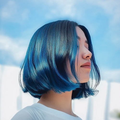 edgy blue bob hairstyle